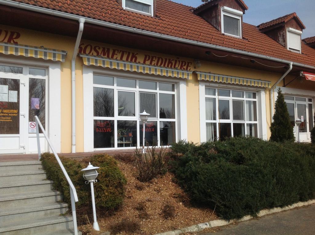 Club Torony Hotel Eksteriør billede