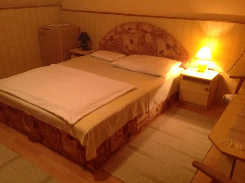 Club Torony Hotel Værelse billede